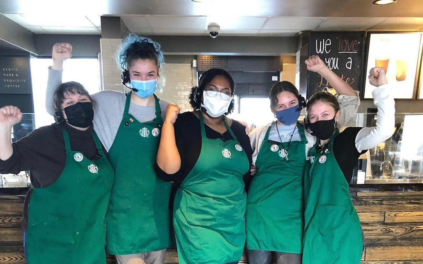 Starbucks sendikalaşmayı durdurmakta çaresiz, öncü işçileri işten atıyor