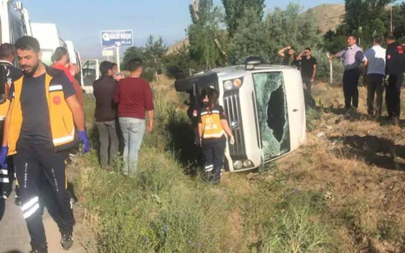 Kayseri'de işçi servisi devrildi: 9 yaralı