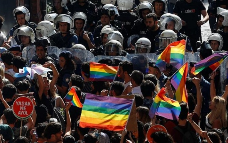 İzmir'de Onur Haftası etkinlikleri yasaklandı