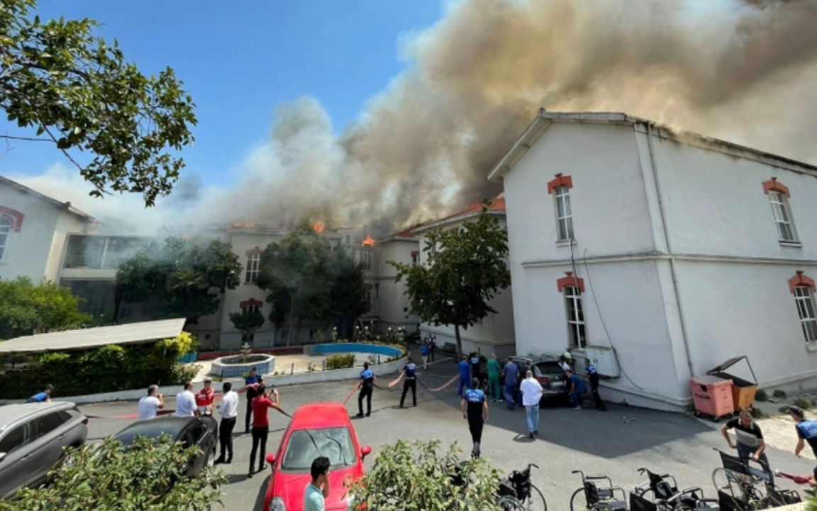 Balıklı Rum Hastanesi Yaşlı Bakımevi'nde yangın