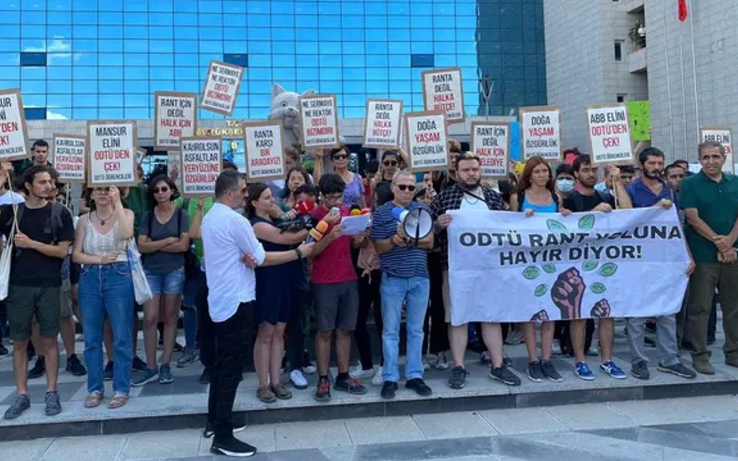 ODTÜ'lüler Mansur Yavaş'ı protesto etti