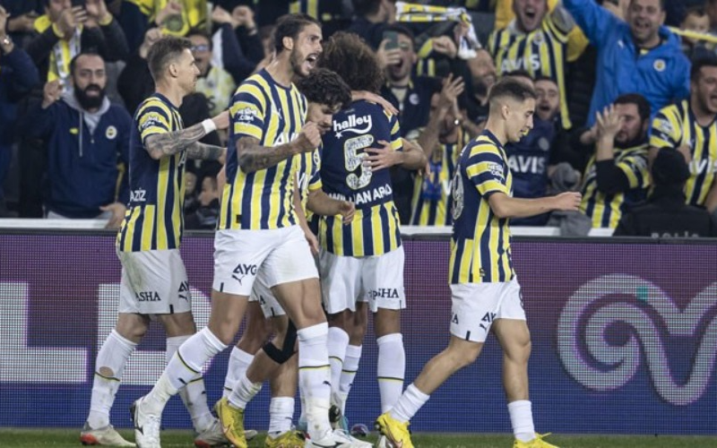 Fenerbahçe liderliğe yükseldi