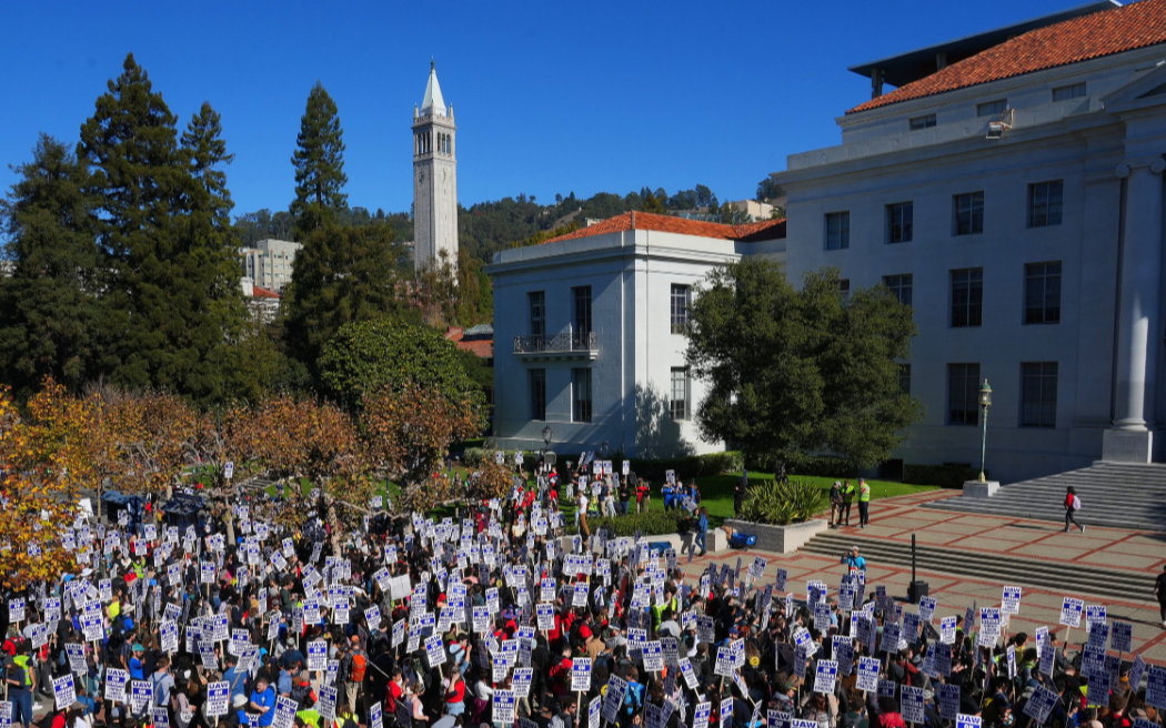 Kaliforniya’da asistanlar grevde: "Emeğimiz sayesinde okul ayakta kalıyor"
