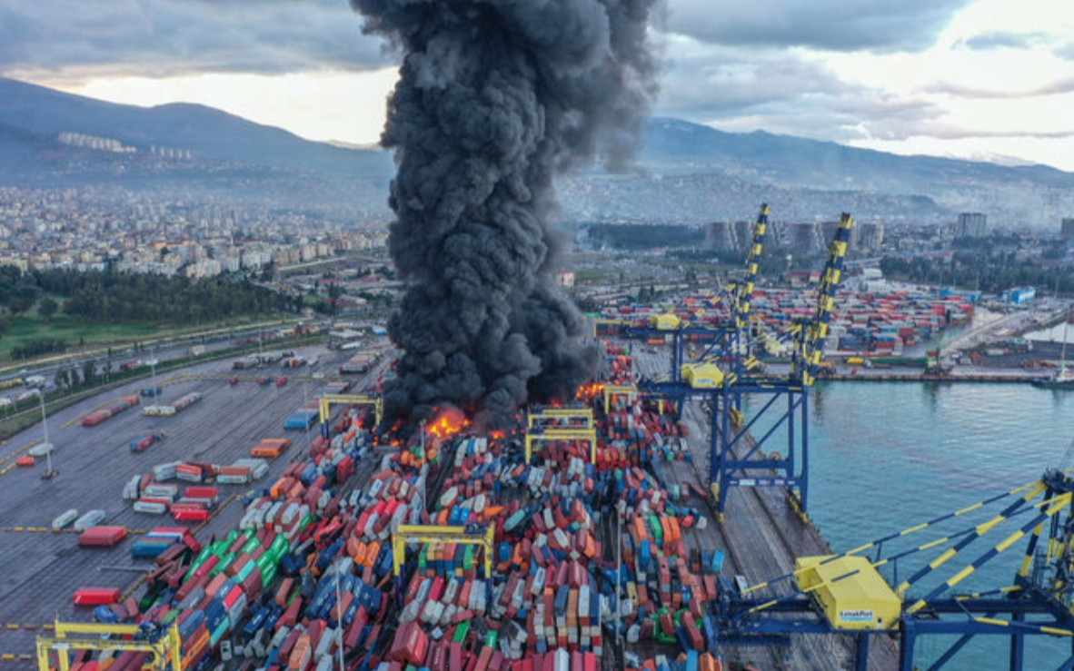 İskenderun Limanı'nda yangın devam ediyor