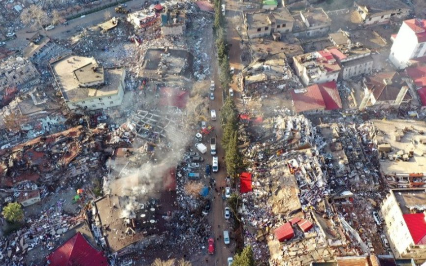 ‘Gazeteciler enkazlardan uzaklaştırılıyor’