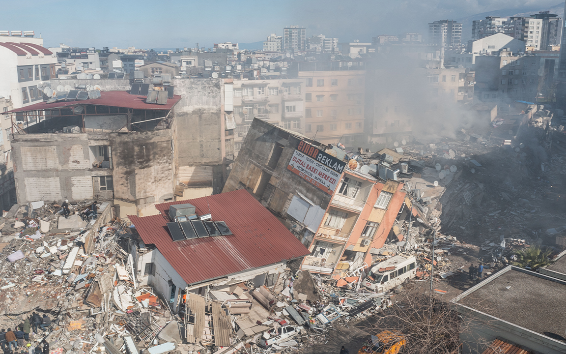 Deprem bölgesinde artçı sarsıntılar bini geçti