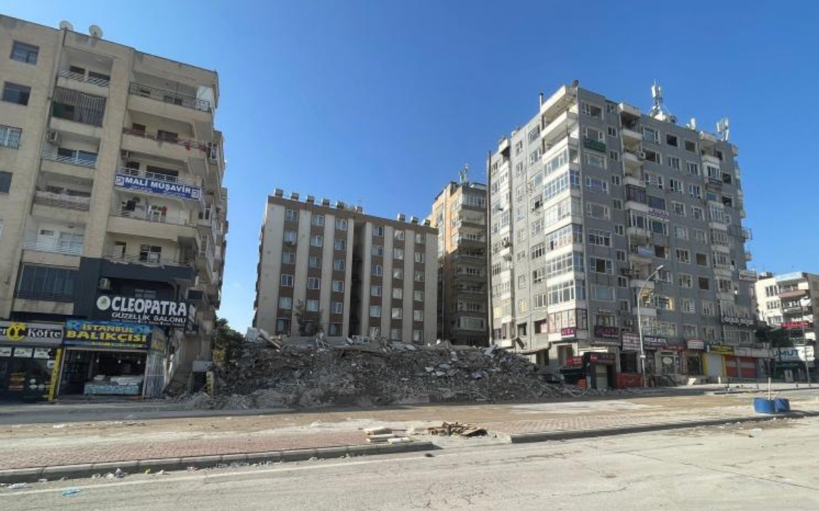 Urfa’da çöken binada canlıya rastlanmadı