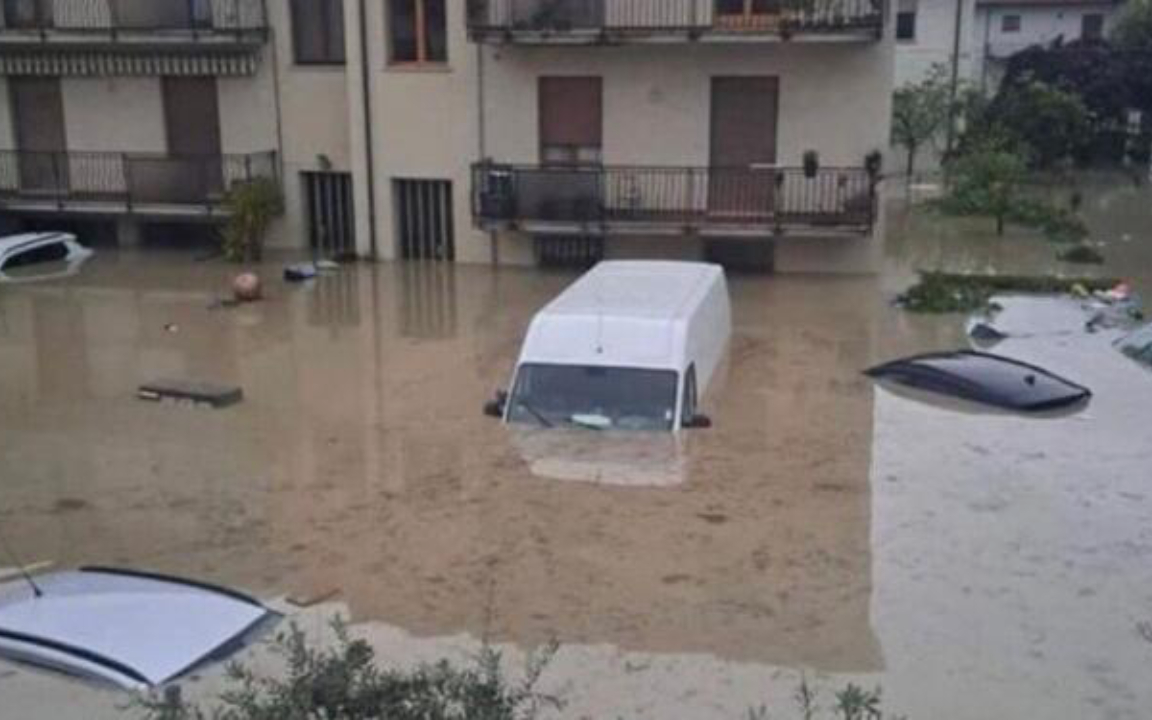 İtalya’da yaşanan sel nedeniyle 9 kişi hayatını kaybetti