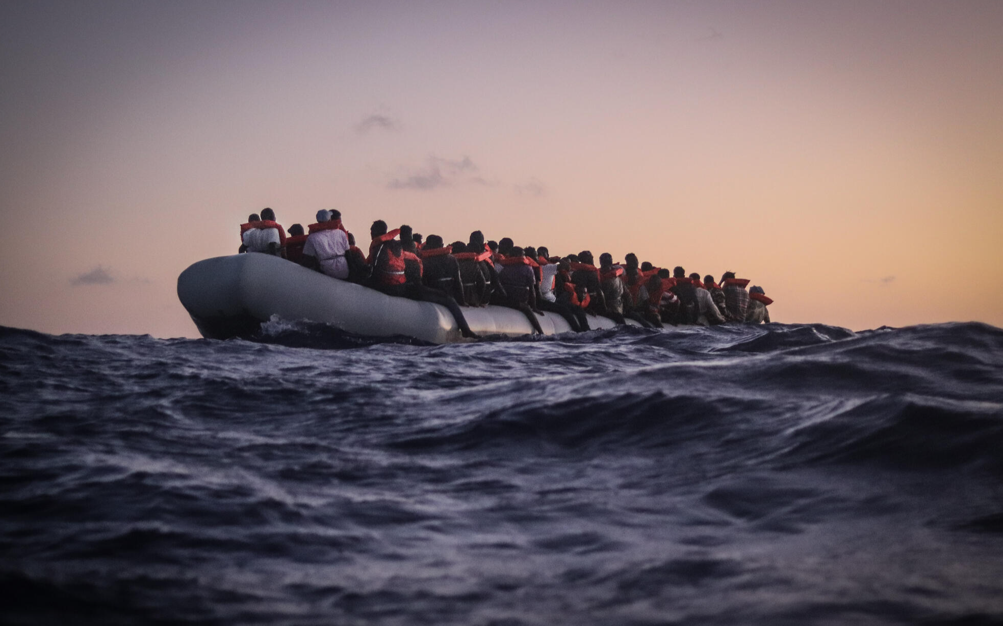 Göçmen botu battı: 3 ölü, 12 kayıp