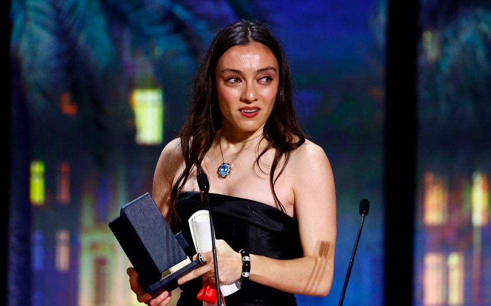 Merve Dizdar, Cannes Film Festivali’nde En İyi Kadın Oyuncu Ödülü’nü aldı