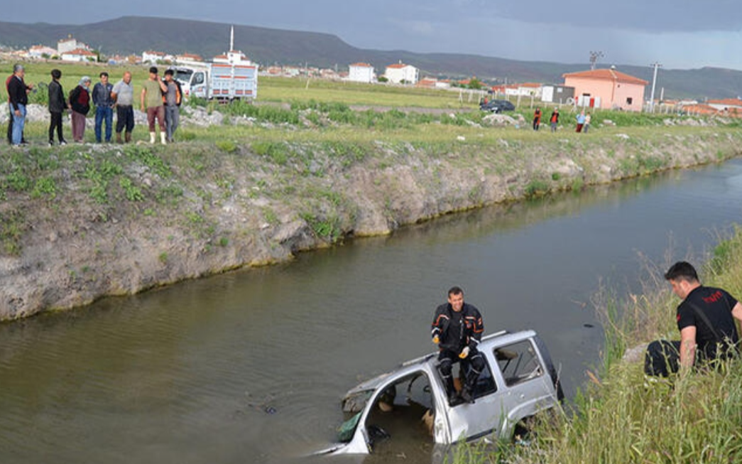 Araç, sulama kanalına düştü: Bir ölü