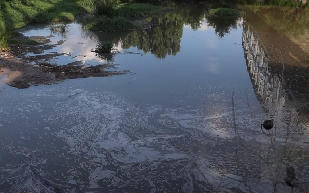 Dicle Nehri kimyasal atıklar nedeniyle siyah akıyor