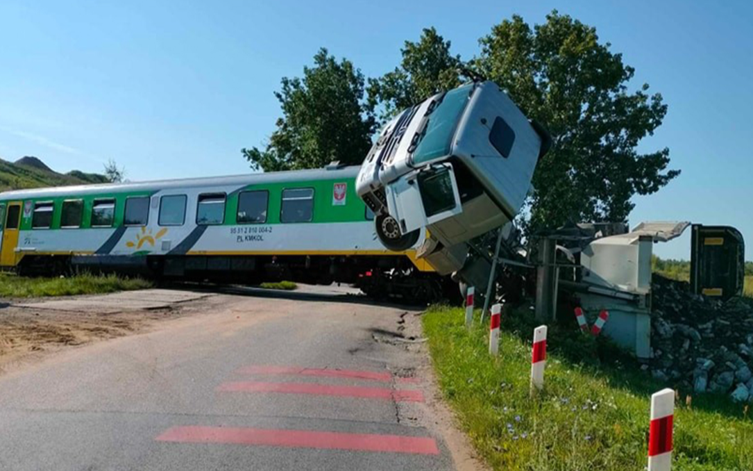 Polonya'da tren kazası: 22 yaralı