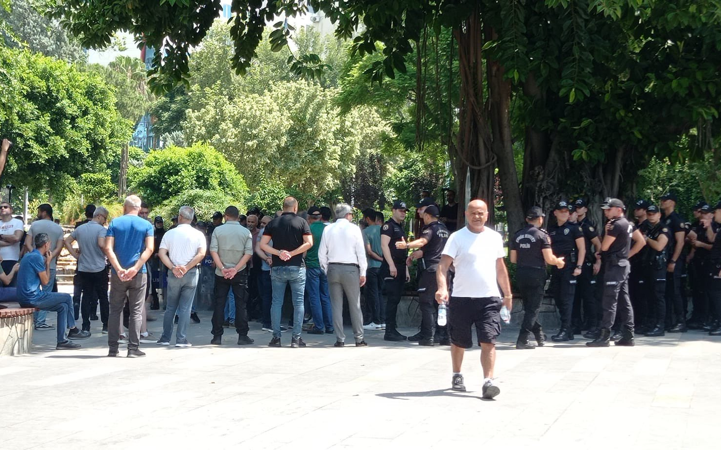 Adana'da Cumartesi Anneleri'ne destek eylemine polis saldırısı