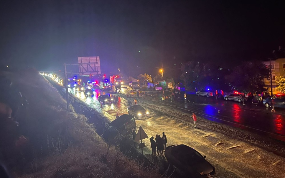 Denizli'de trafik kazası: 4 ölü, 50 yaralı