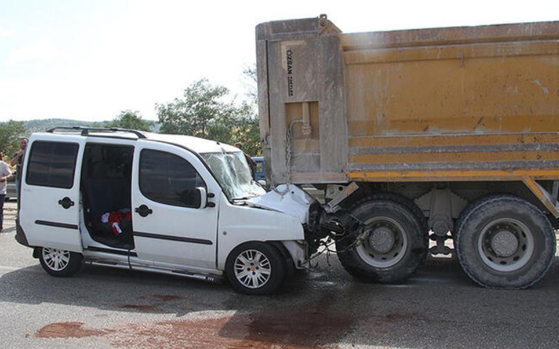 Manisa’da trafik kazası: 4’ü çocuk, 7 yaralı