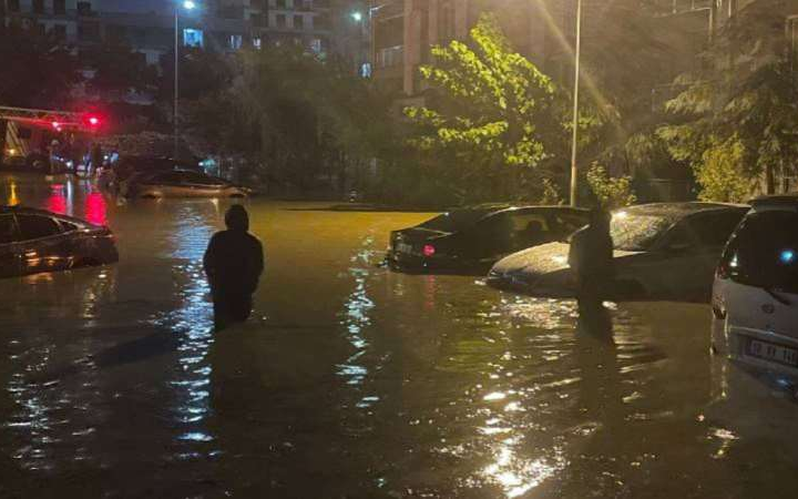 İstanbul'da sel: 2 ölü