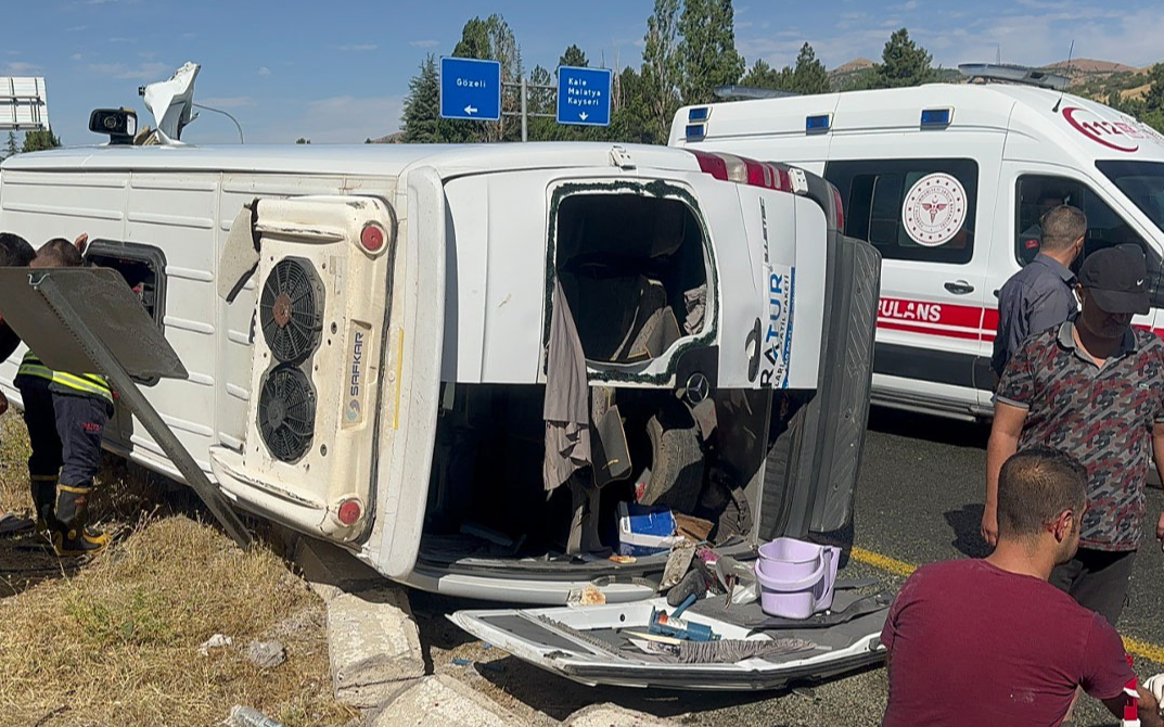 Elazığ'da trafik kazası: 18 yaralı