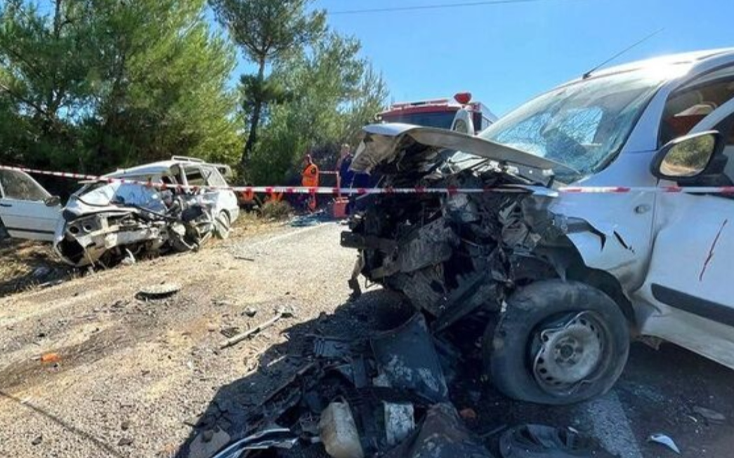 Manisa'da trafik kazası: 2 ölü, 3 yaralı