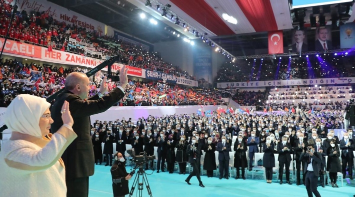 AKP'li Elitaş'tan 'lebalep' kongre açıklaması: Yapılması gerekiyordu yaptık