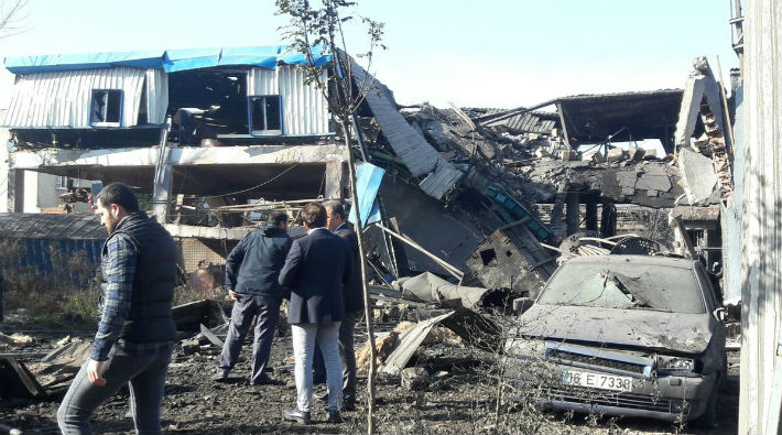 Bursa'da boya fabrikasında patlama