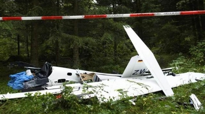 Paris'te turistleri taşıyan uçak düştü: 4 ölü