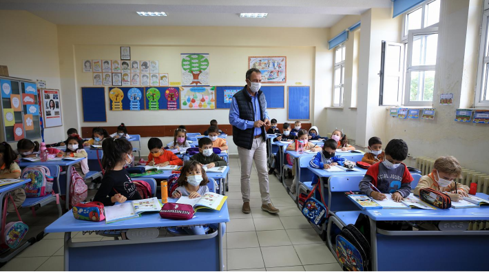 Sağlık Bakanlığı koronavirüs rehberini güncelledi: Öğrencilerin izolasyon süresi değiştirildi